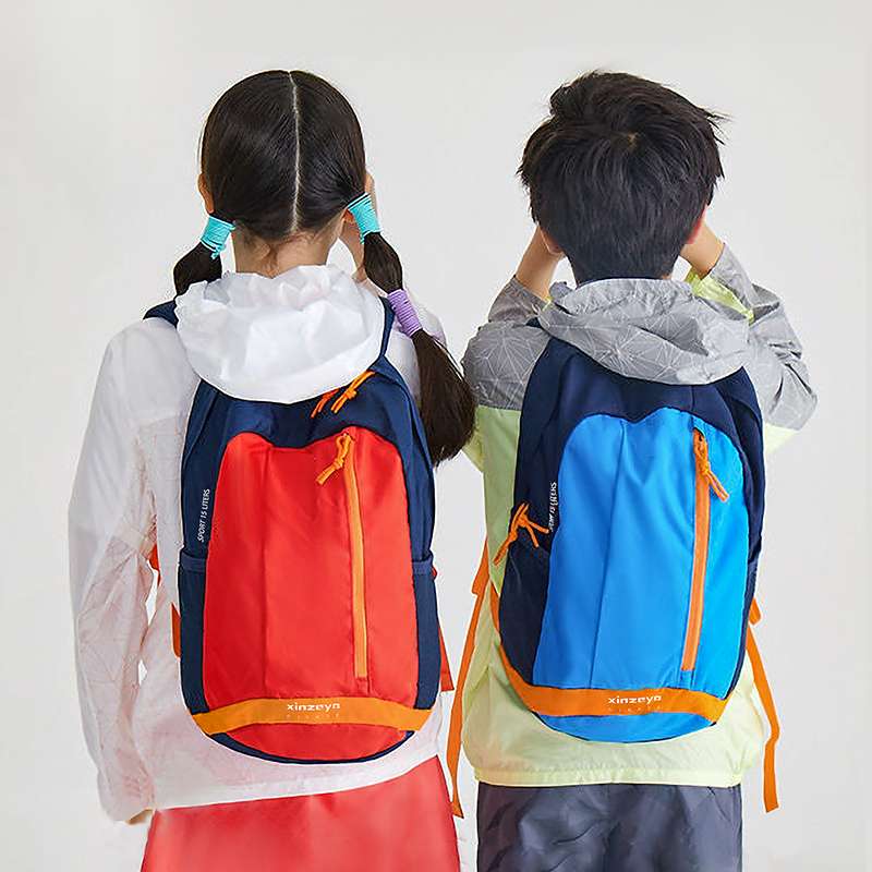 子どもリュック　15L子ども用軽量撥水加工アウトドアリュック