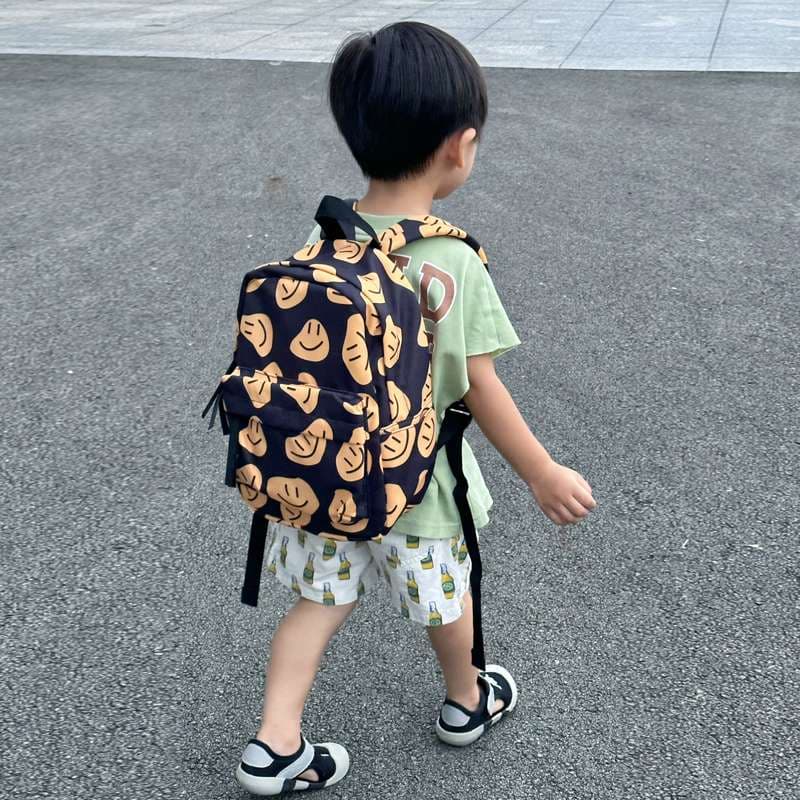 子どもリュック　にこにこワッペン付き通園・通学キッズリュック