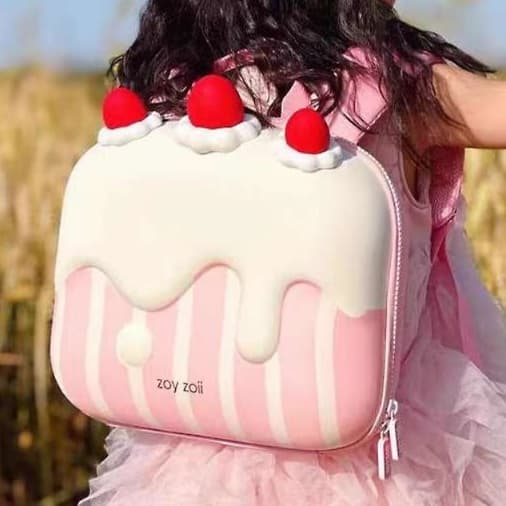 子どもリュック おしゃれかわいい　いちごデコケーキ風リュック
