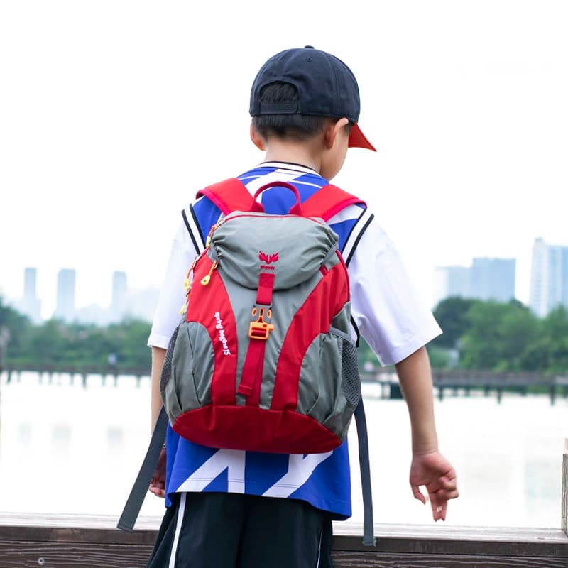 子どもリュック 15リットル軽量キッズ冒険リュック