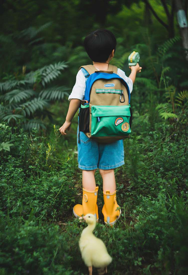 子どもリュック　おしゃれかわいい自然探検キッズリュック