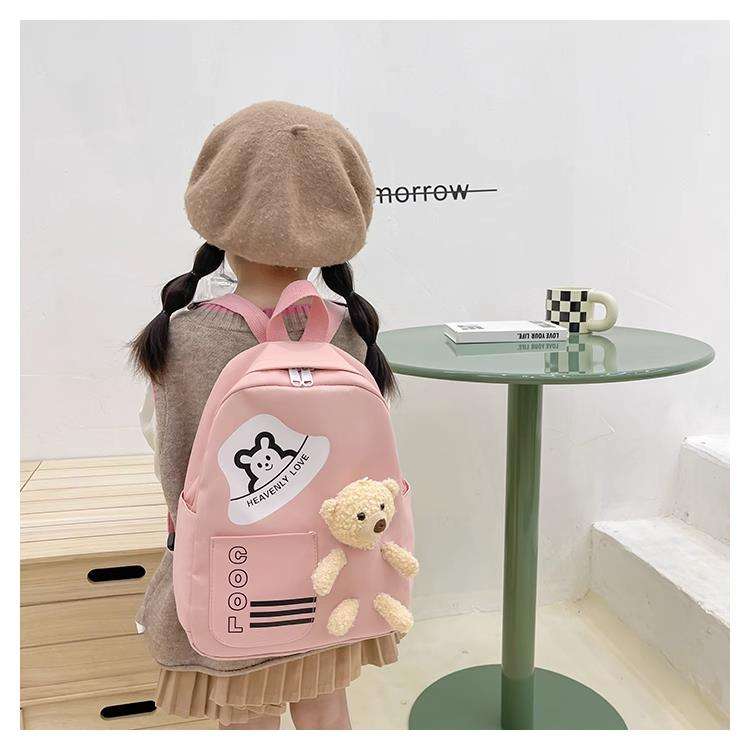 子どもリュック　かわいいクマさんポケット付きリュック