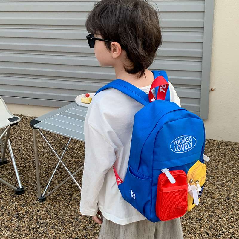 子どもリュック　かわいいポケット付きキッズリュック
