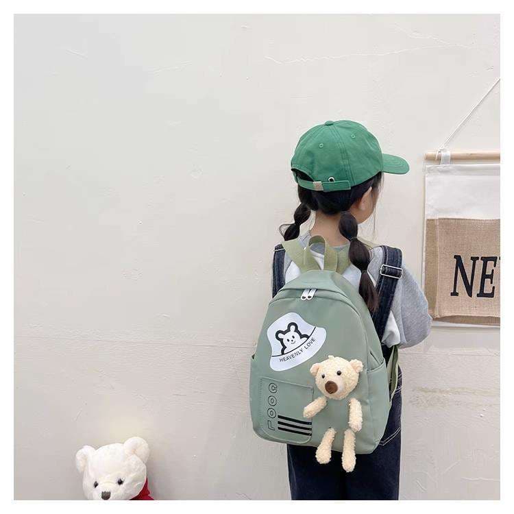 子どもリュック　かわいいクマさんポケット付きリュック