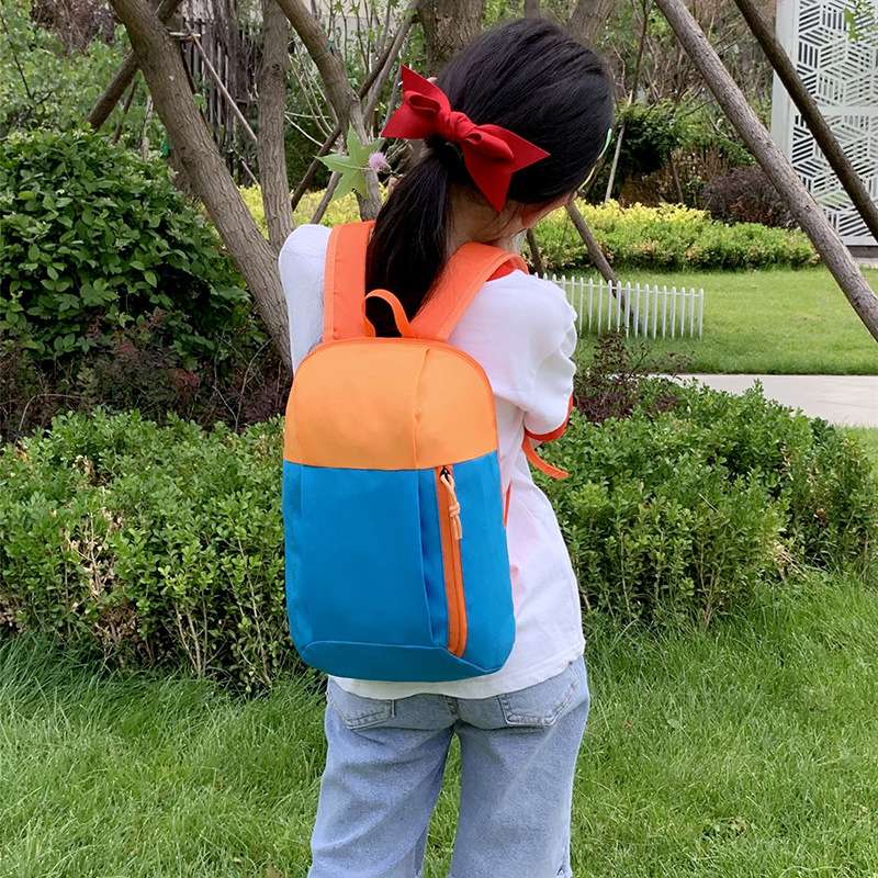 子どもリュック　アウトドアにおすすめ　かわいいキッズ用二色配色軽量リュック