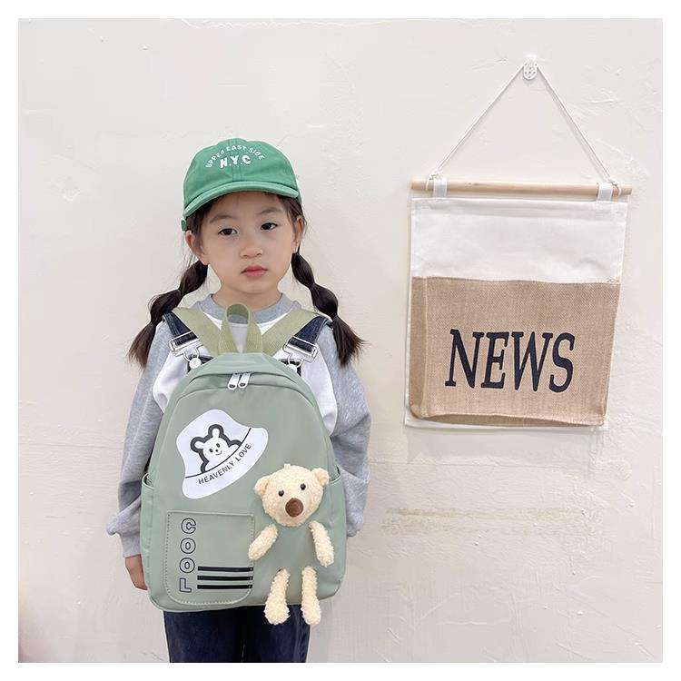 子どもリュック　かわいいクマさんポケット付きリュック