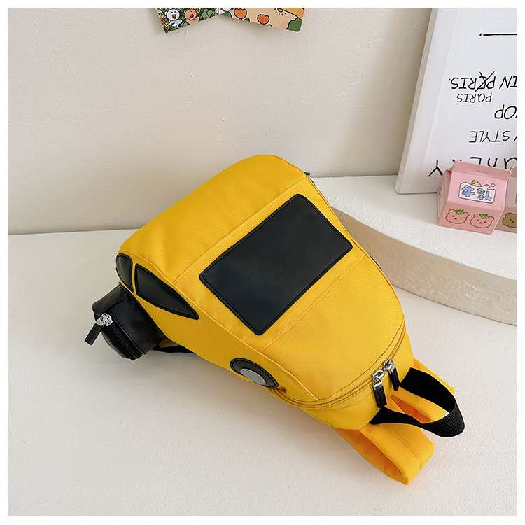 子どもリュック　車型キッズリュック かわいい乗り物デザイン