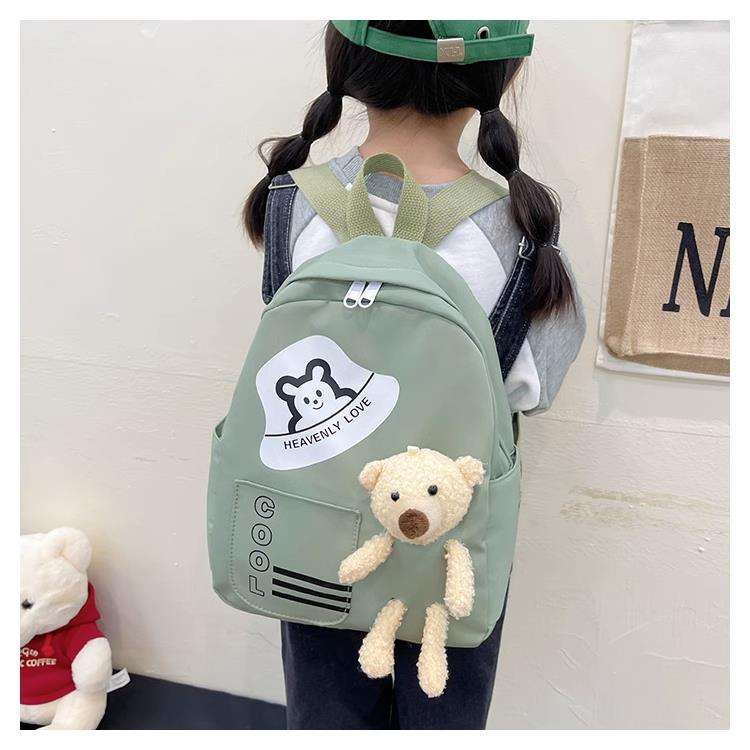 子どもリュック　かわいいクマさんポケット付きリュック